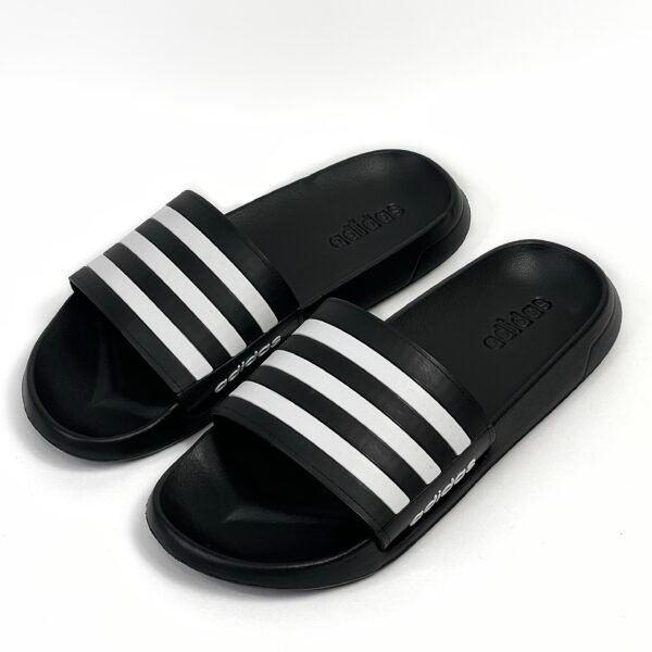 Sandalia adidas negra x blanco clásica