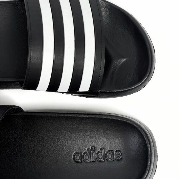 Sandalia adidas negra x blanco clásica