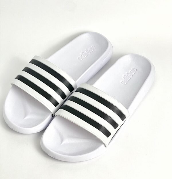 Sandalias adidas  blanca x negro clásica