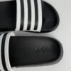 Sandalias adidas  blanca x negro clásica