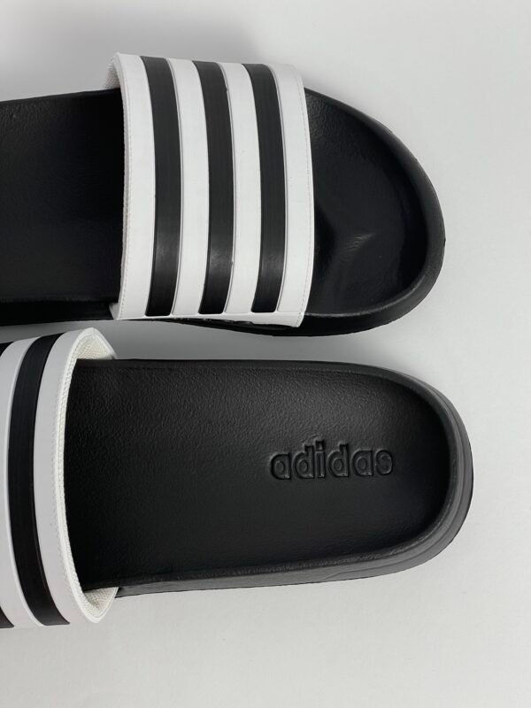Sandalias adidas  blanca x negro clásica