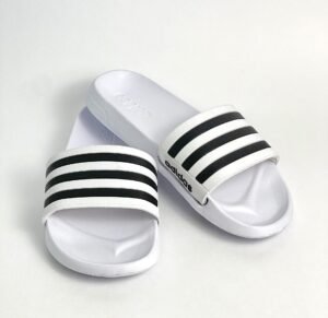 Sandalias adidas  blanca x negro clásica