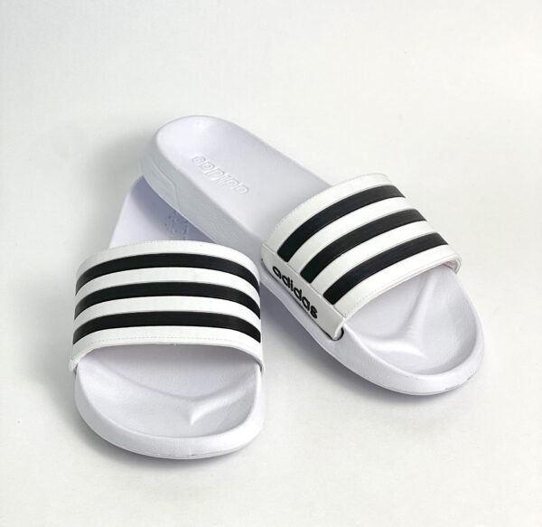 Sandalias adidas  blanca x negro clásica
