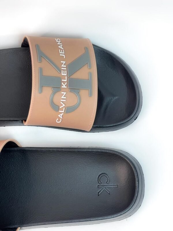 WhatsApp Image 2026-02-05 at 3.05.04 PM (4) Sandalias Calvin Klein durazno