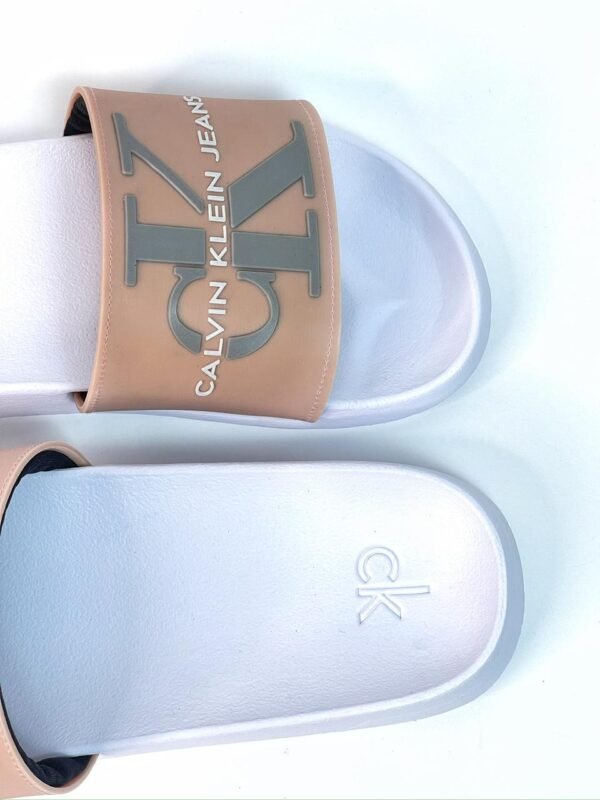 WhatsApp Image 2026-02-05 at 3.05.04 PM (5) Sandalias Calvin Klein durazno